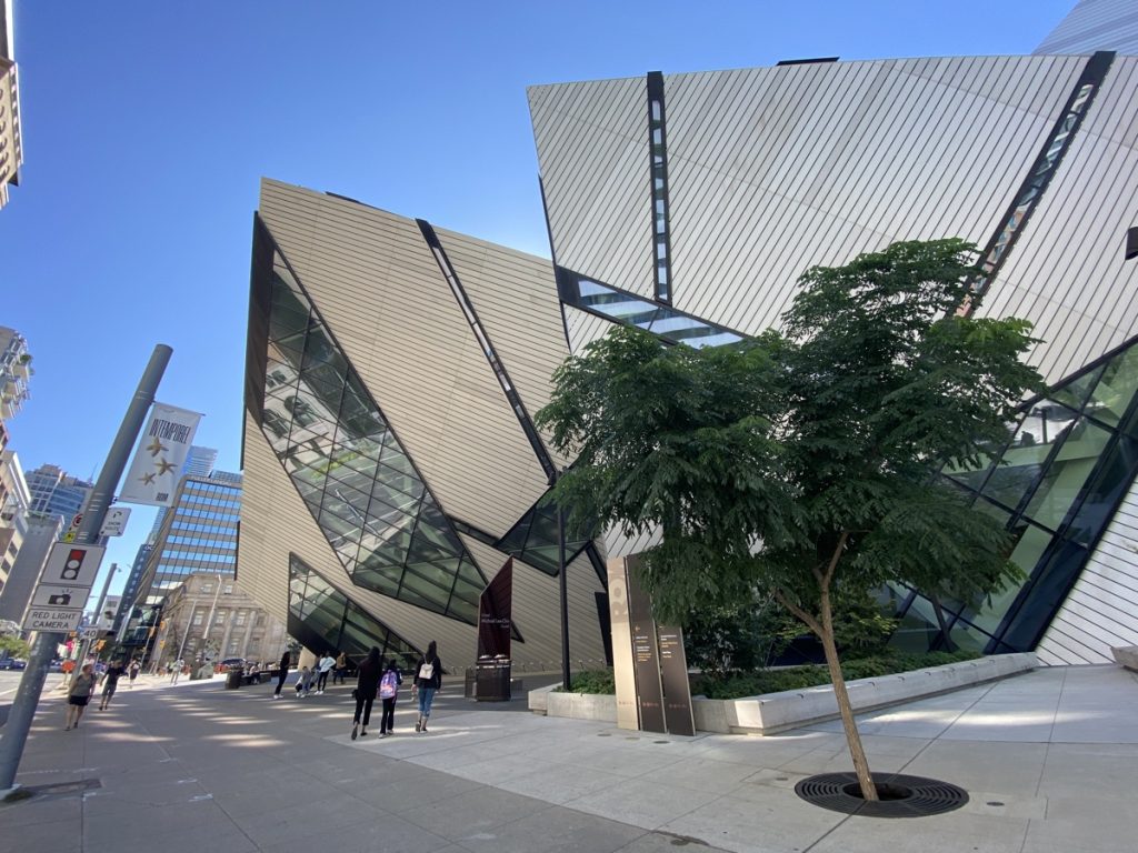 the exterior of the royal ontario museum rom in toronto